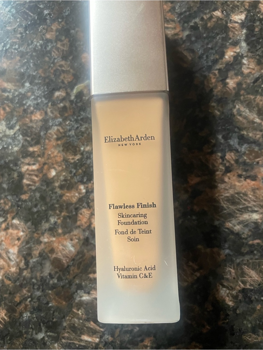 Elizabeth Arden Flawless Finish Skincaring Foundation - 440 W No Box